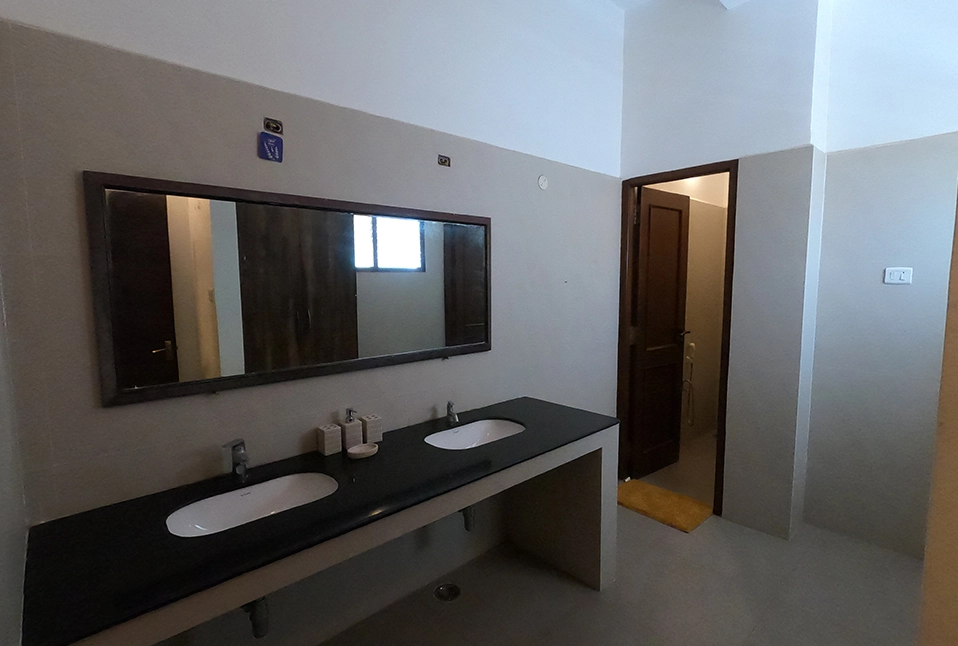 images/room/beach-view-apartments-for-rent-in-chennai.webp